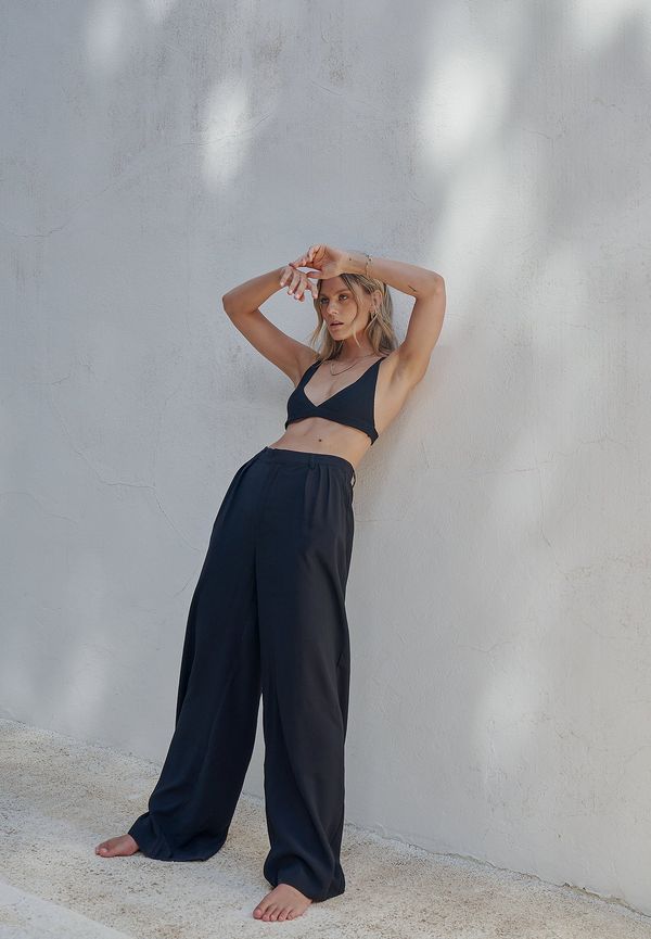 Alessa Winter x NA-KD Stickad BH - Black