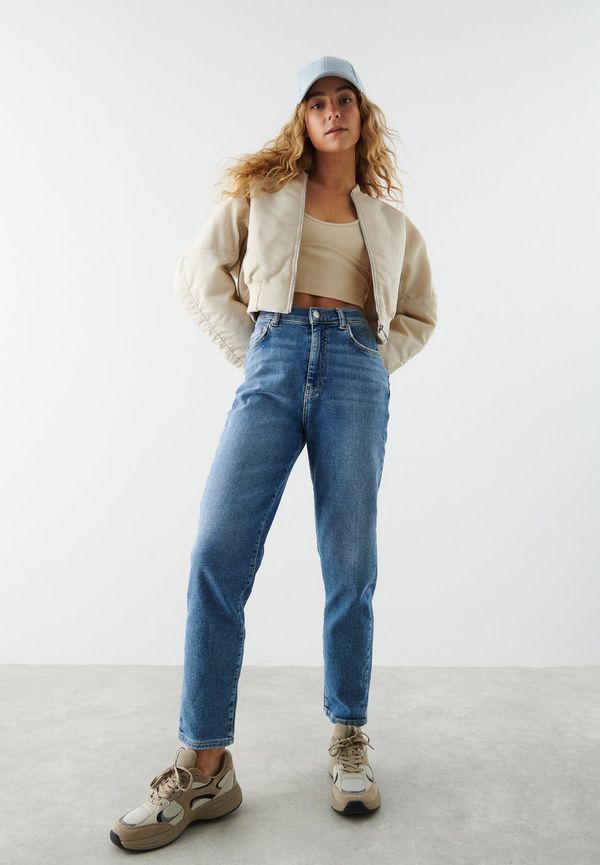 Comfy mom jeans