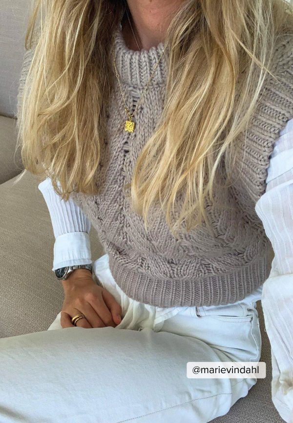 Curated Styles Fiskbensmönstrad stickad väst - Beige