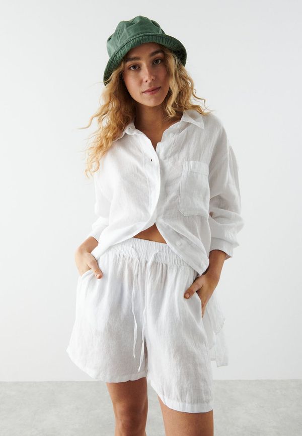 Disa linen shorts