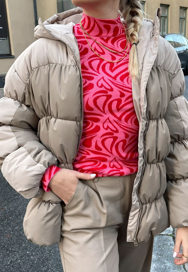 Marije Zuurveld x NA-KD Topp med polokrage - Pink