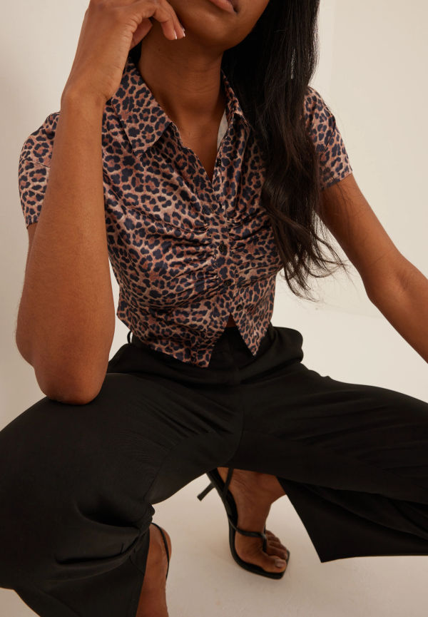 NA-KD Party Satinskjorta med tryck - Leopard