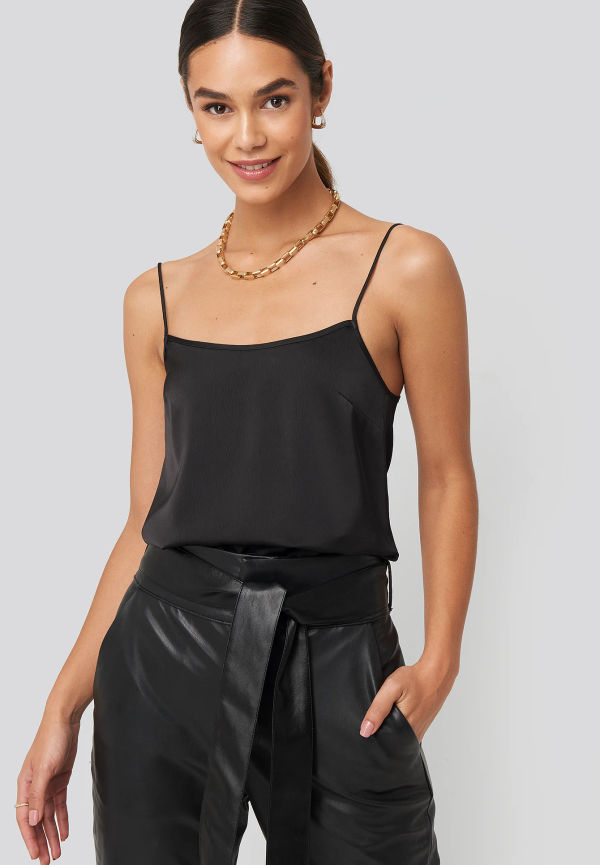 NA-KD Trend Croppat Linne Med Spagettiband - Black