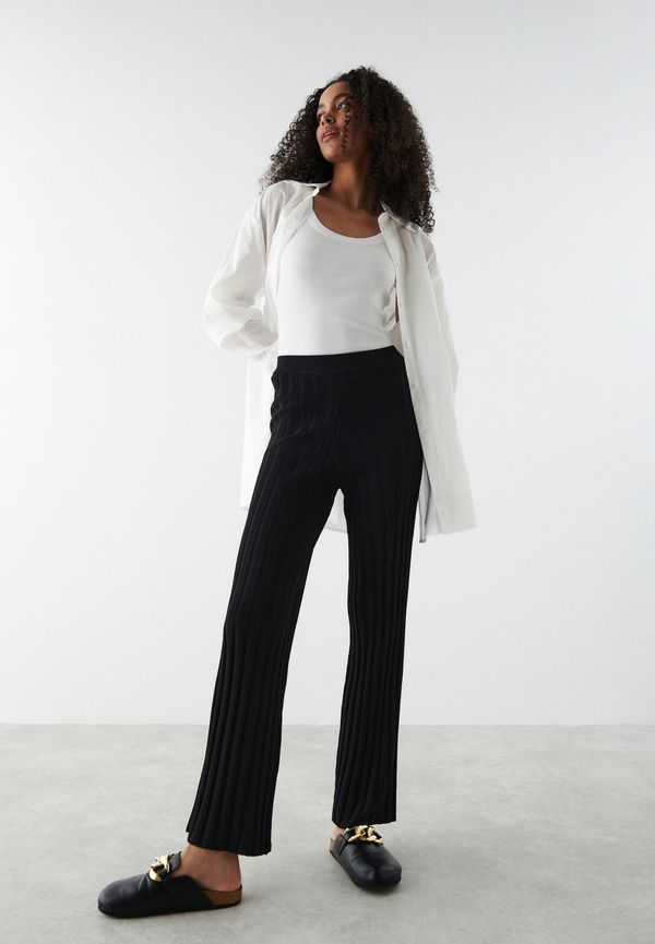 Naya knitted trousers