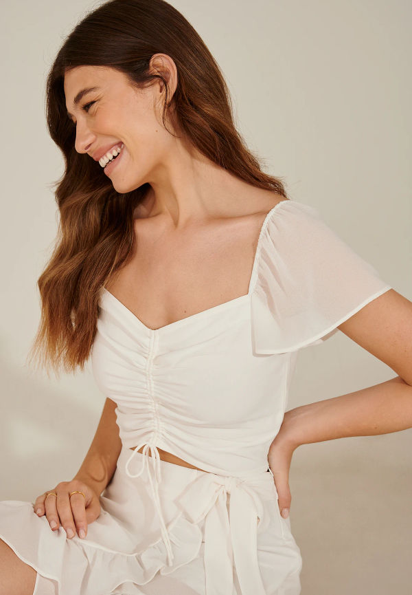 Pamela x NA-KD Reborn Återvunnen croppad blus med vid ärm - White