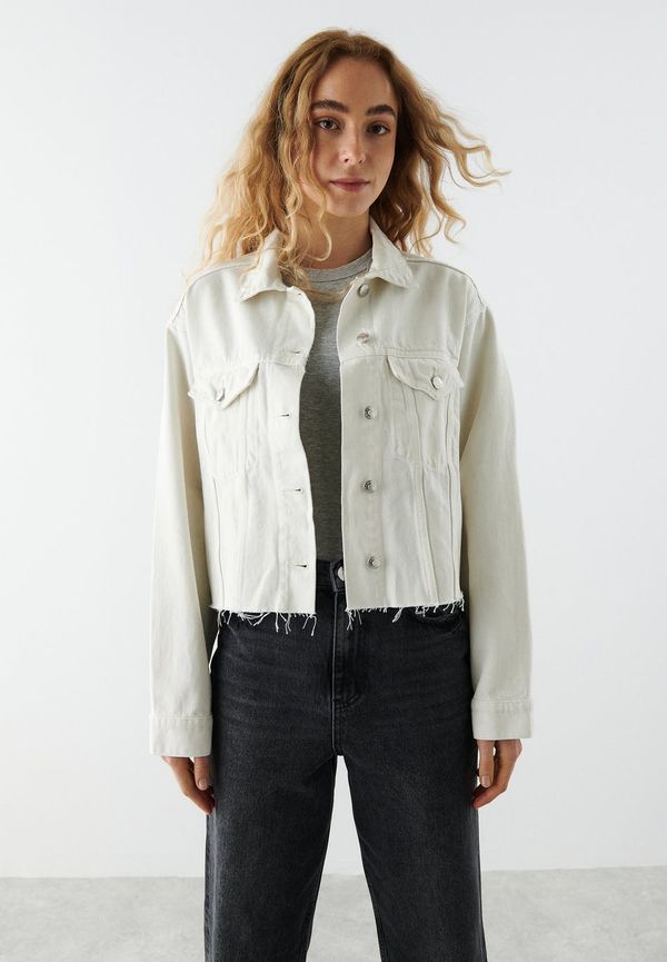 Short denim jacket