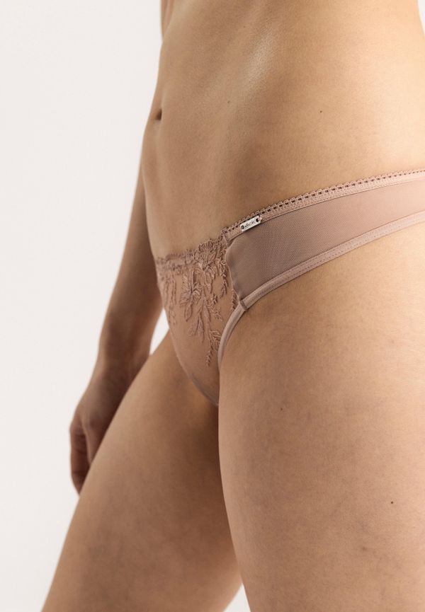 Stringtrosa low med spets