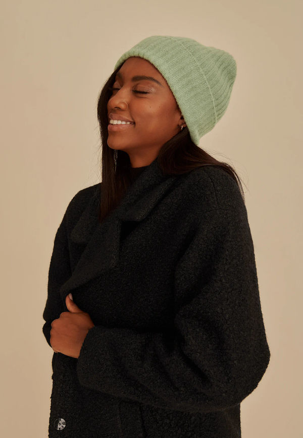 Viktoria & Charline x NA-KD Ribbad beanie i ullblanding - Green