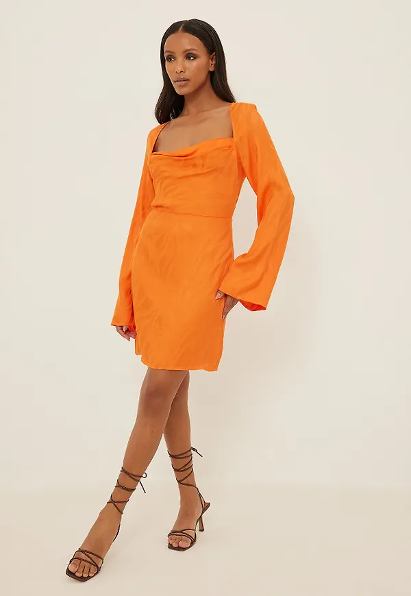 NA-KD Trend Zebraklänning i jacquard med sjalkrage - Orange