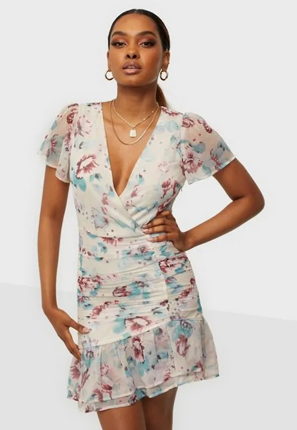 NLY Trend Sunny Frill Dress Fodralklänningar