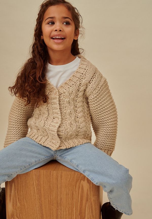 Curated Styles Mini kabelstickad cardigan - Beige