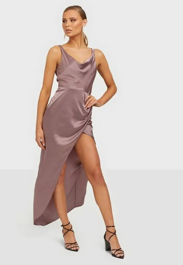 NLY Eve Shine On You Satin Gown Maxiklänningar