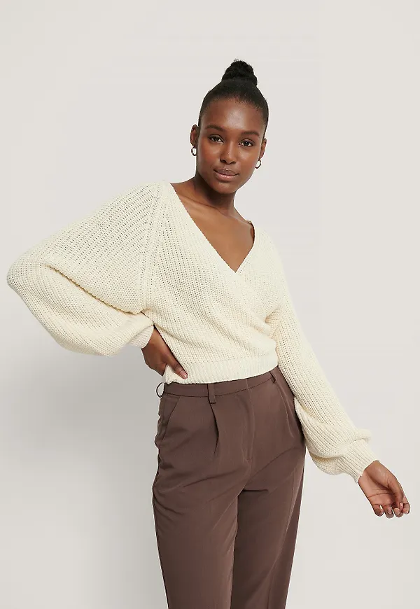 NA-KD Reborn Ekologisk Stickad Tröja Med Omlott Och Ballongärm - Offwhite