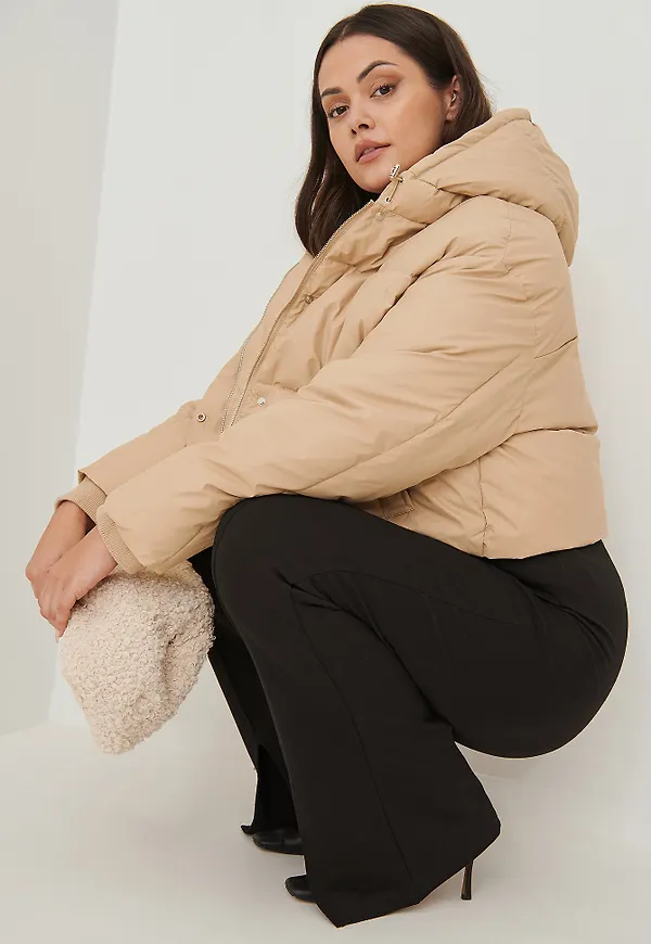 NA-KD Vadderad belagd jacka med huva - Beige