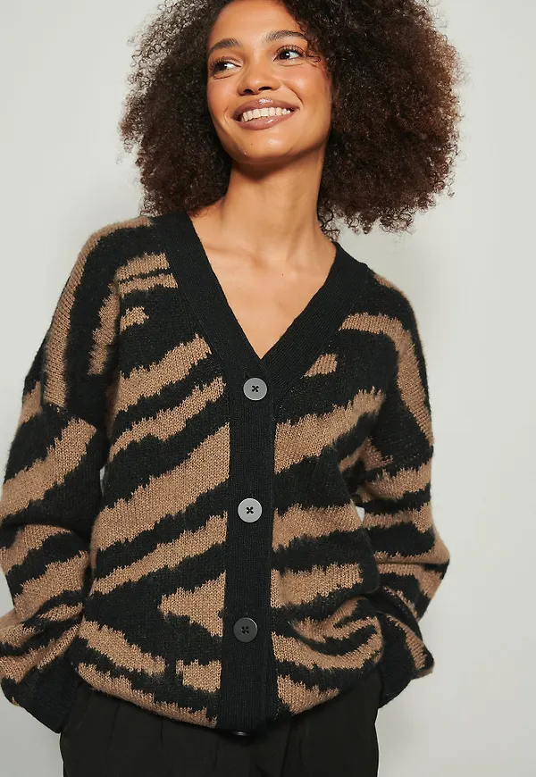NA-KD Oversize kofta med v-krage och knappar - Brown