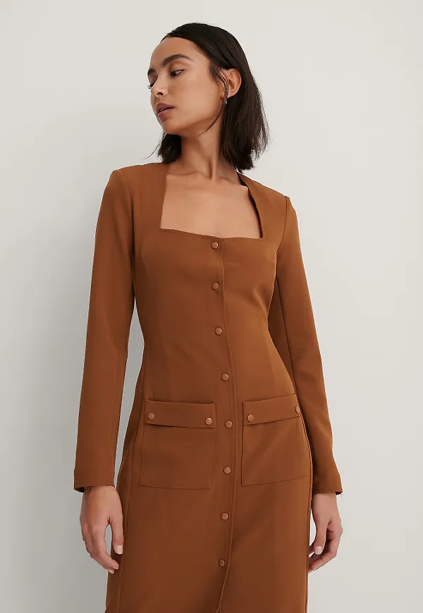 Trine Kjaer x NA-KD Klänning Med Fickdetaljer Fram - Brown