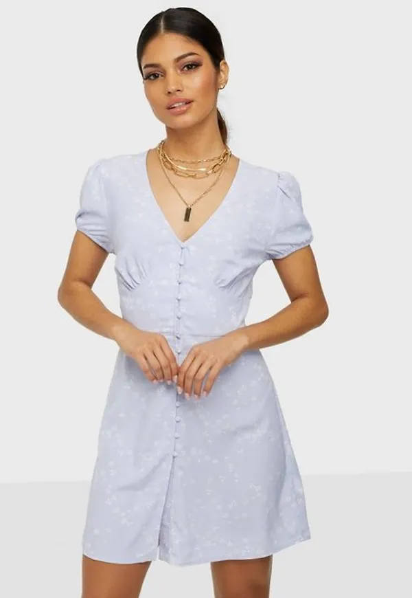 Glamorous Nelly x Glamorous Short Sleeve Dress Klänning Light Blue
