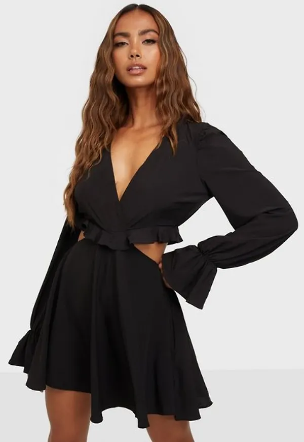 NLY One Bare Waist Dress Skater Dresses Svart