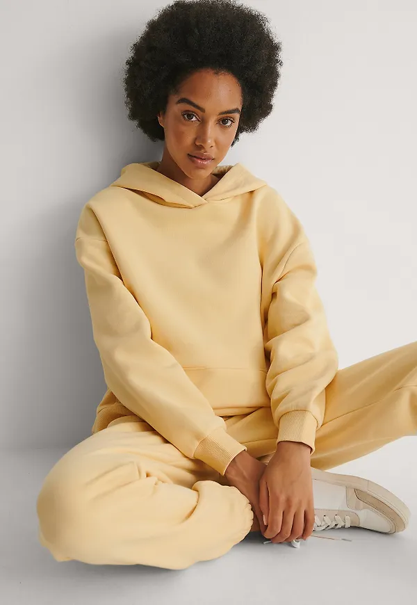 NA-KD Basic Ekologisk oversize hoodie med ficka - Yellow
