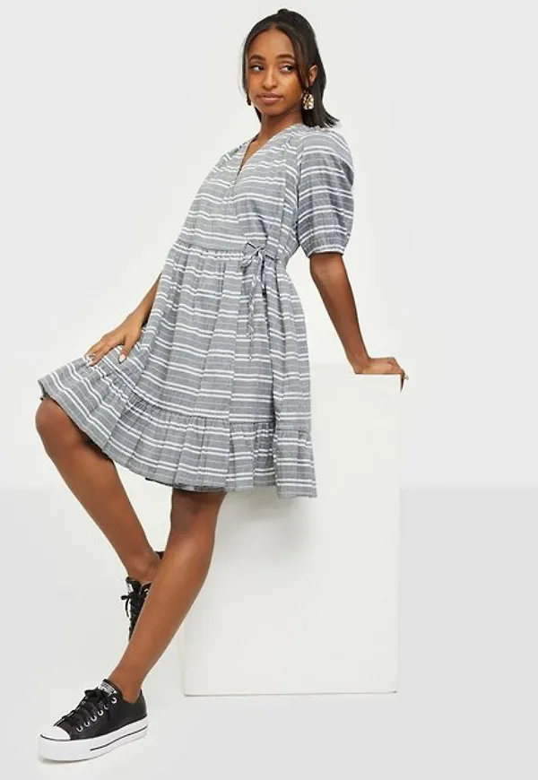Y.A.S Yasraffia 2/4 Dress - Icon S. Loose fit dresses