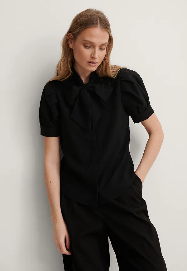 NA-KD Boho Blus Med Kort Ärm - Black