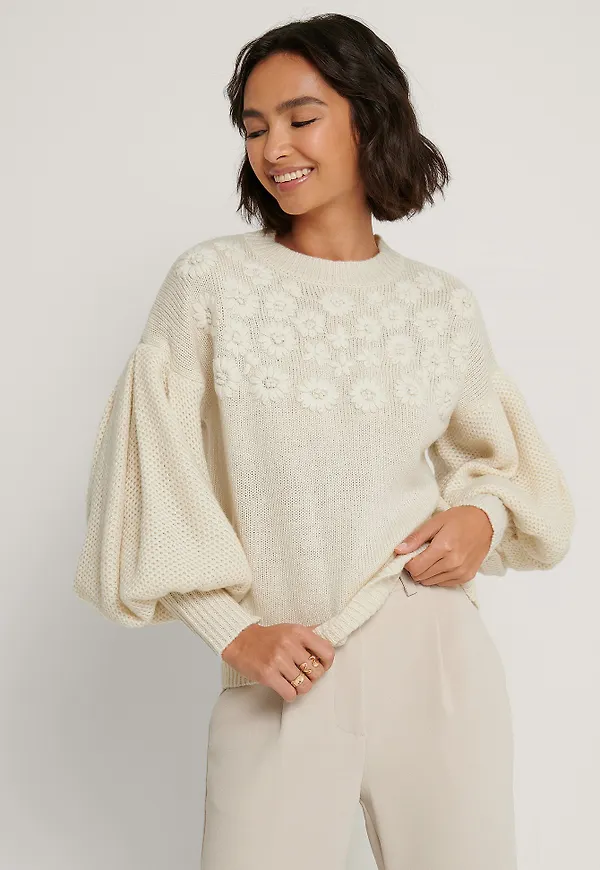 NA-KD Trend Tröja Med Ballongärm Och Blommiga Broderier - Offwhite