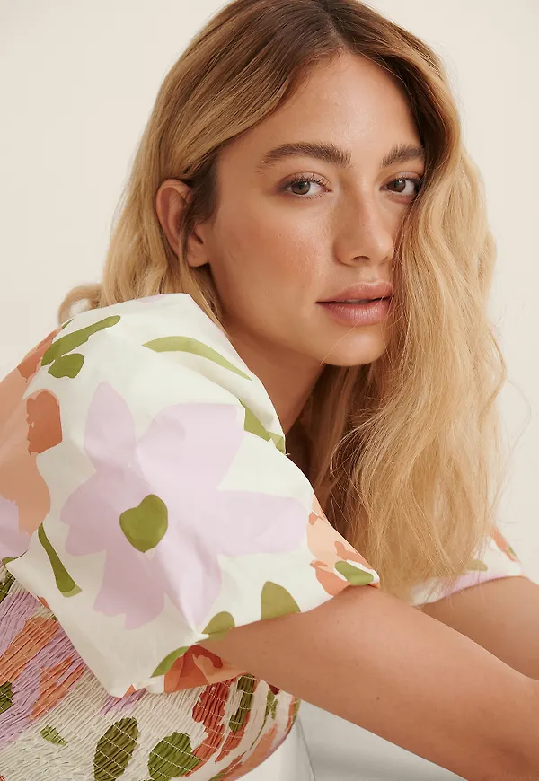 Amaka Hamelijnck x NA-KD Ekologisk, Smockad Topp Med Puffärmar - Multicolor