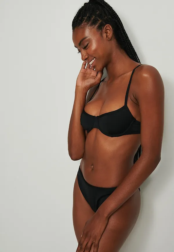 NA-KD Swimwear Återvunnen bikinibyxa med kantband - Black