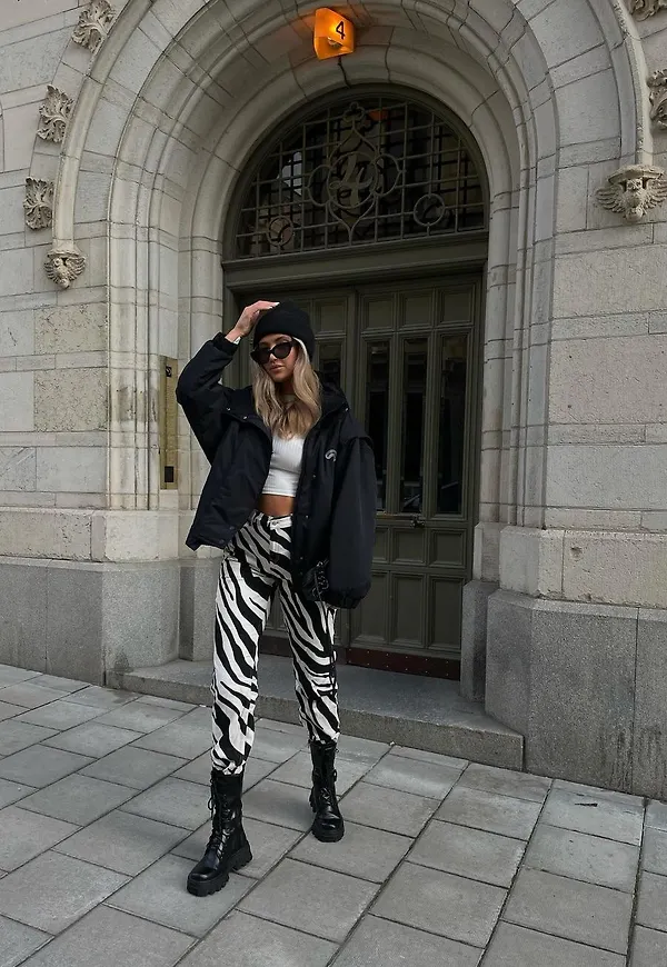 NA-KD Trend Ekologiska raka denim med hög midja - Multicolor