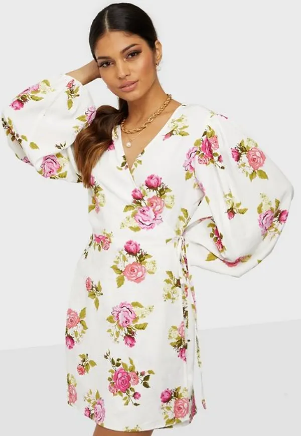 Glamorous Nelly x Glamorous Balloon Sleeve Dress Klänning