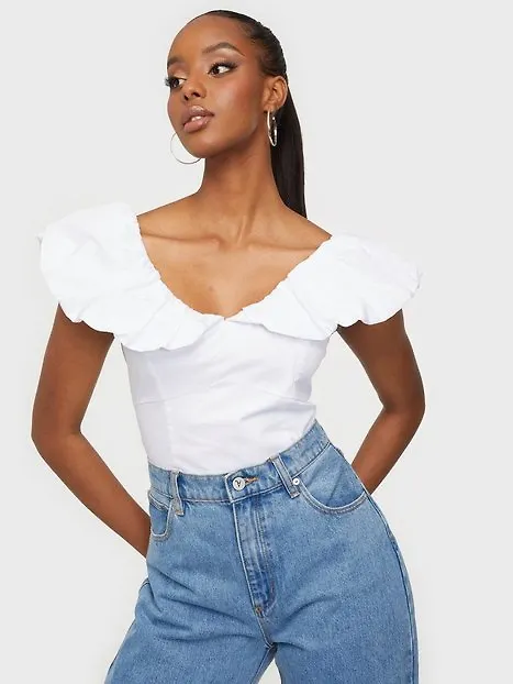 Glamorous Flounce V-Neck Top Crop tops