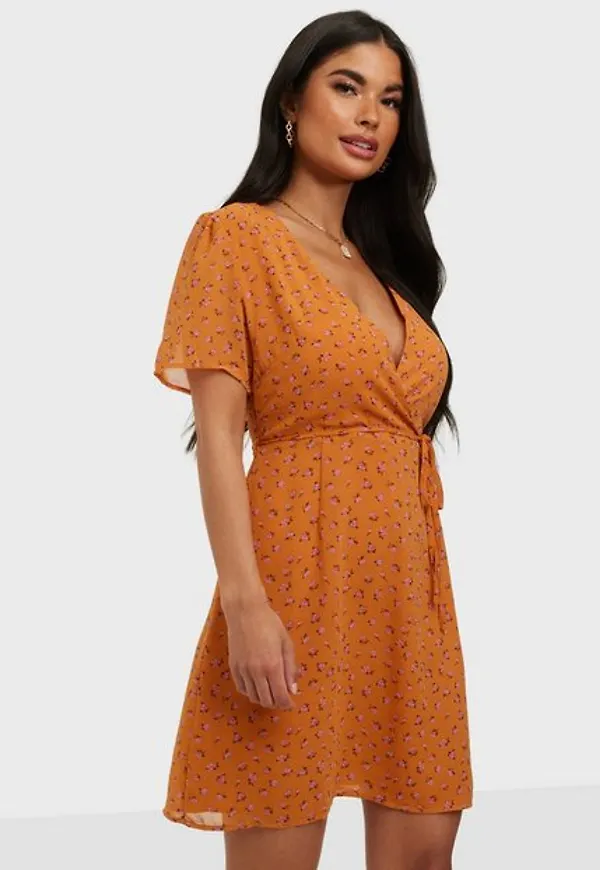 Glamorous Nelly x Glamorous Puff Sleeve Wrap Dress Klänning Orange