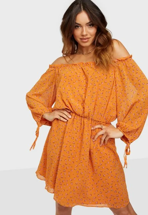 Glamorous Nelly x Glamorous Long Sleeve Chiffon Dress Klänning Orange