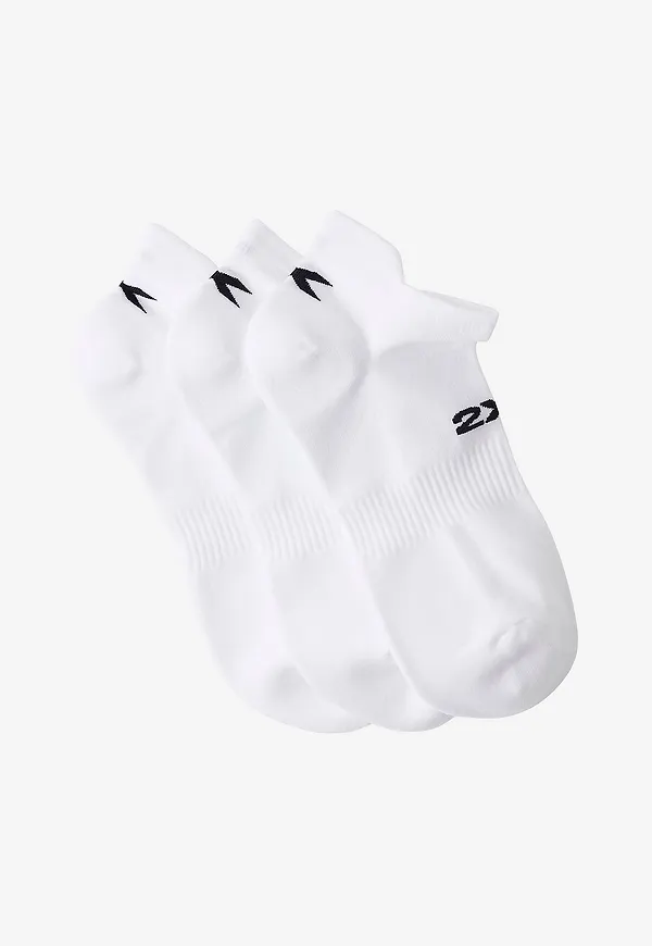 2XU - Löparstrumpa Ankle Socks 3-pack - Vit