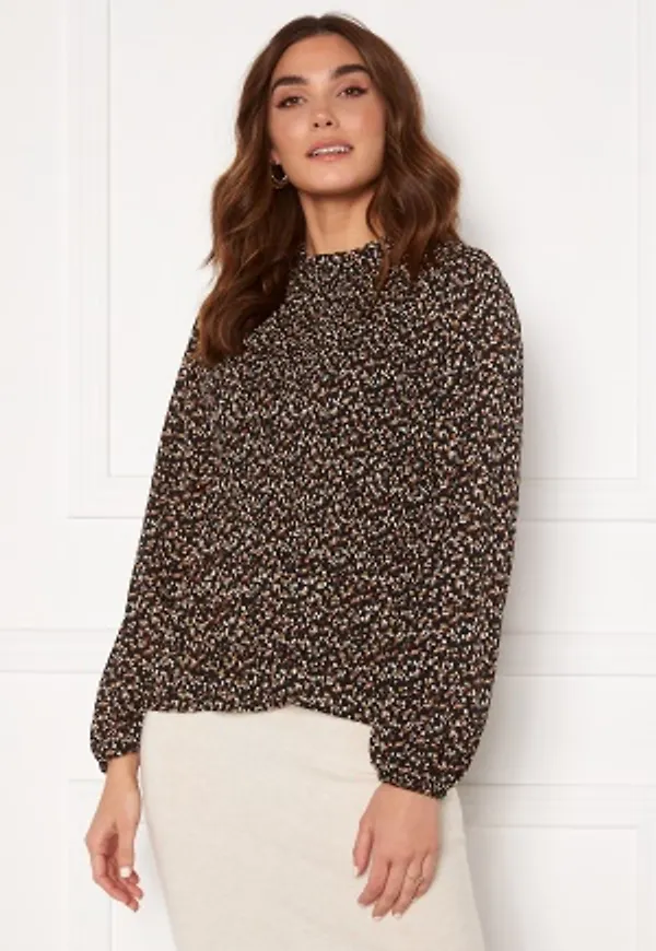 Sisters Point Vaida Blouse Black/Small Flower XL