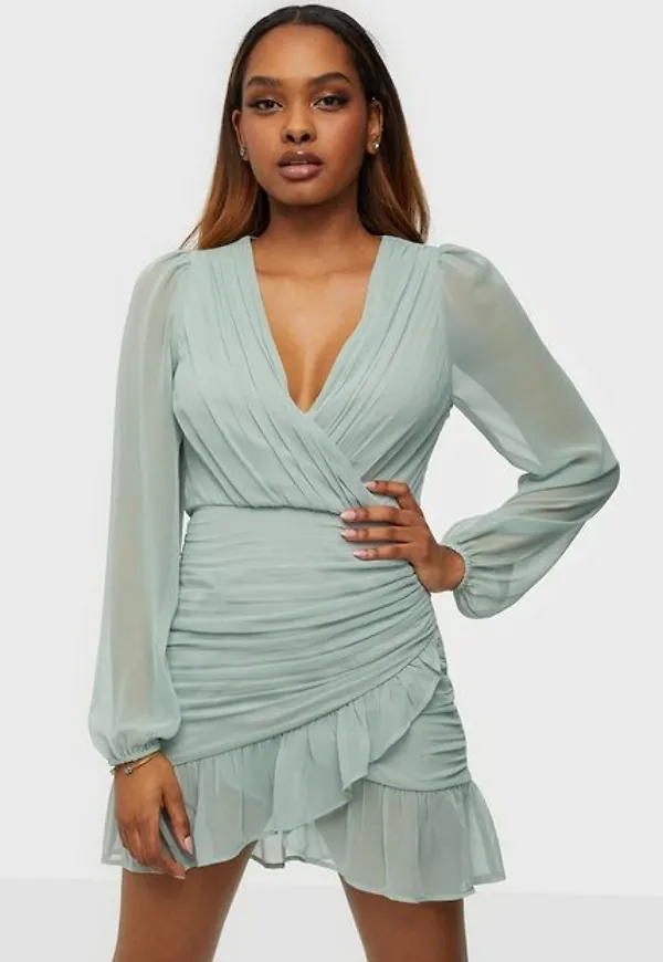 NLY Trend In Love Ruched Dress Klänningar Dusty Mint