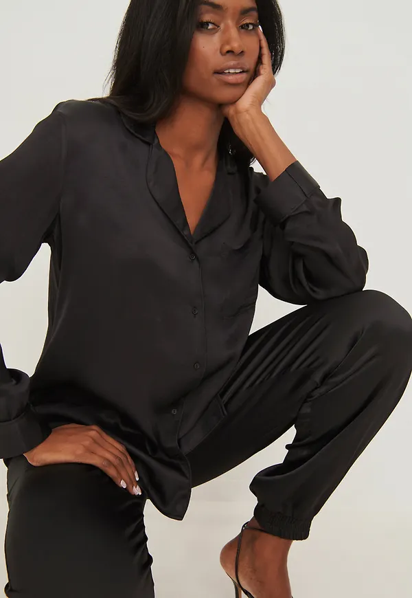 NA-KD Lingerie Loungeskjorta i satin - Black