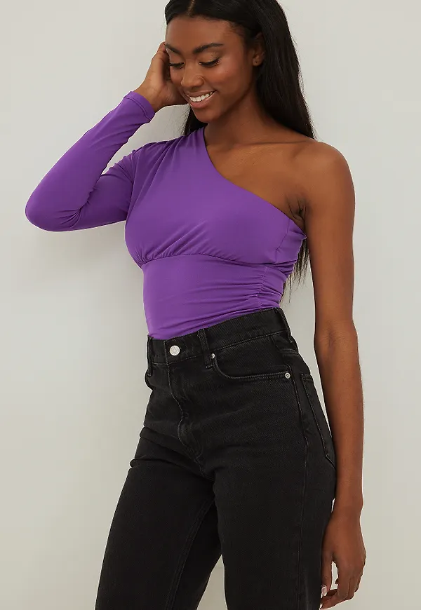 NA-KD Party Rynkad croppad topp med en axel - Purple