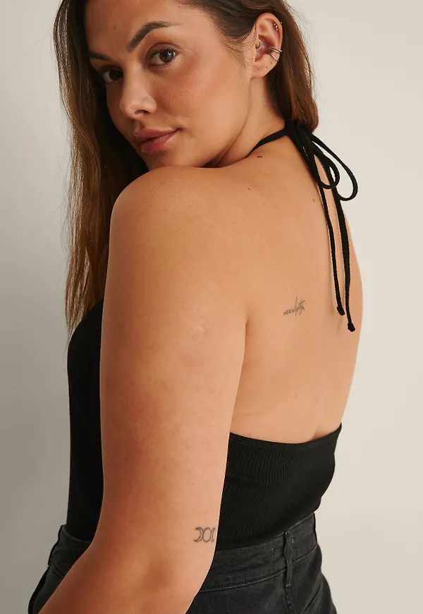 NA-KD Trend Ribbstickad Halternecktopp - Black