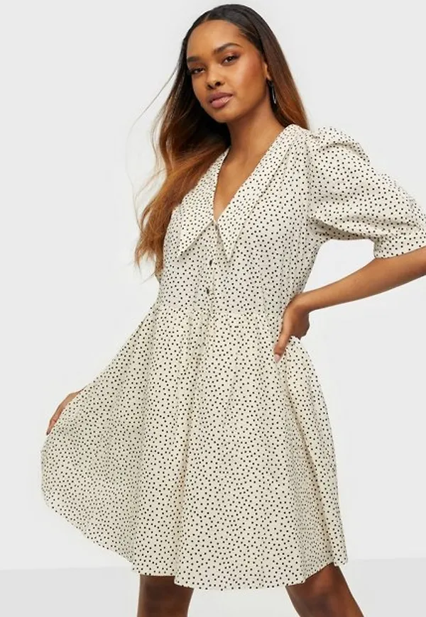 Object Collectors Item Objnour 2/4 Dress 115 .C Loose fit dresses