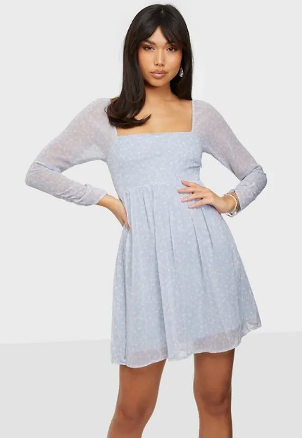 NLY Trend Love It Volume Dress Fodralklänningar
