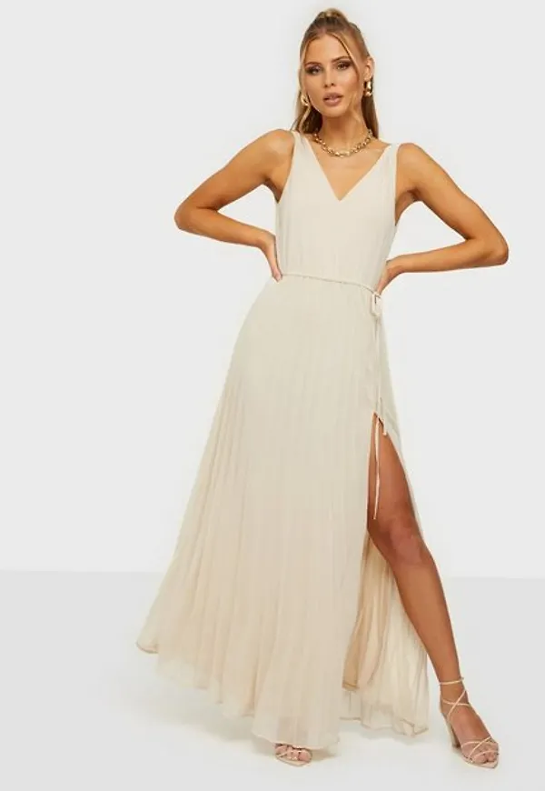 NLY Eve Goddess Pleated Gown Maxiklänningar Beige