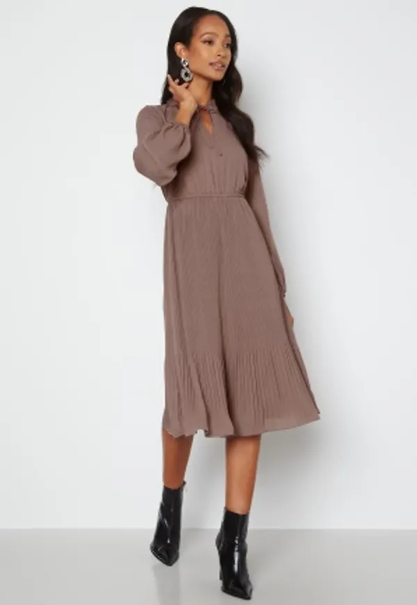 Happy Holly Clara Pleated Dress Dusty pink 52/54