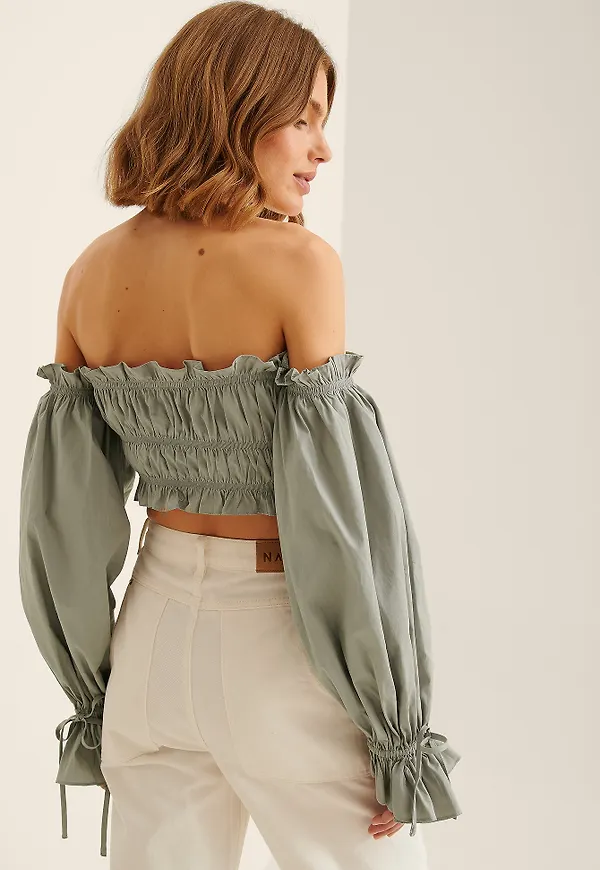 NA-KD Boho Ekologisk satinblus i offshouldermodell med puffärm - Grey