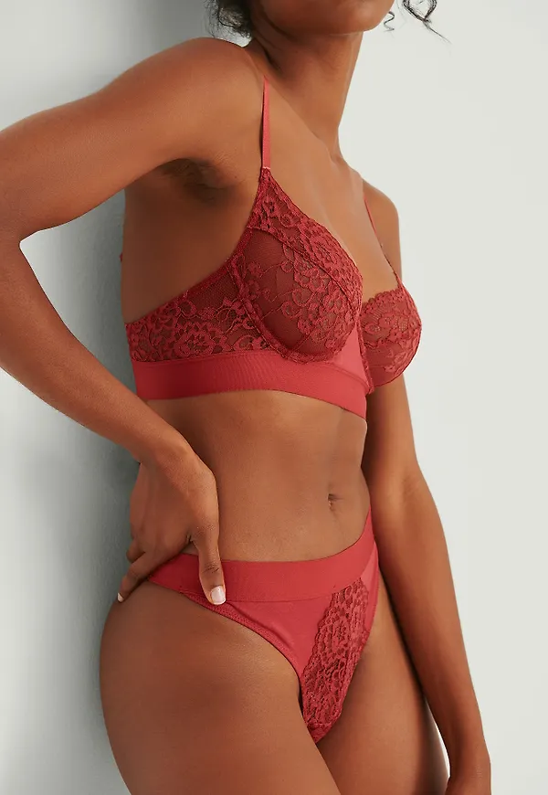 NA-KD Lingerie Trosa med hög skärning och spetsdetalj - Red