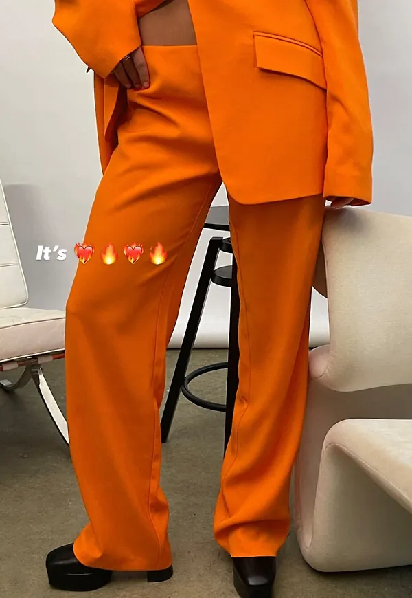 NA-KD Trend Återvunna skräddade kostymbyxor med låg midja - Orange