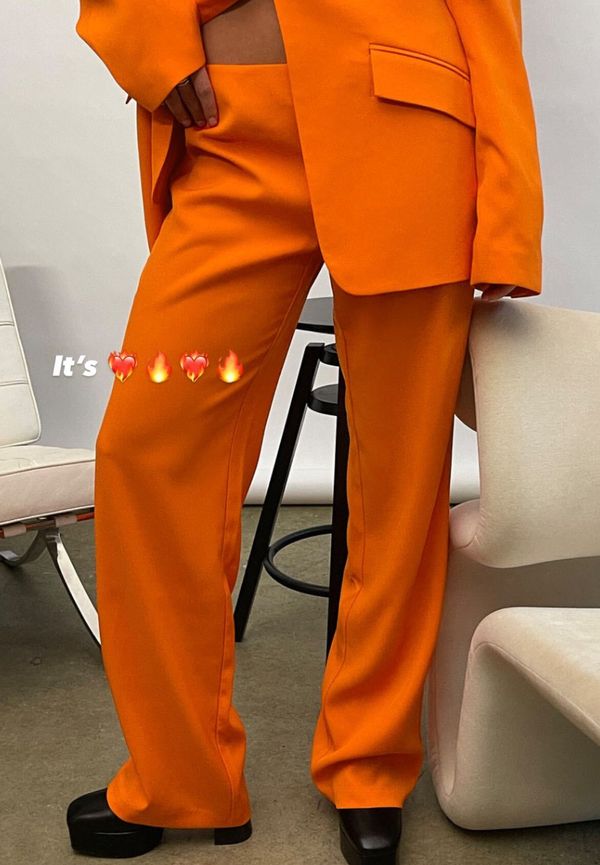 NA-KD Trend Ã…tervunna skrÃ¤ddade kostymbyxor med lÃ¥g midja - Orange