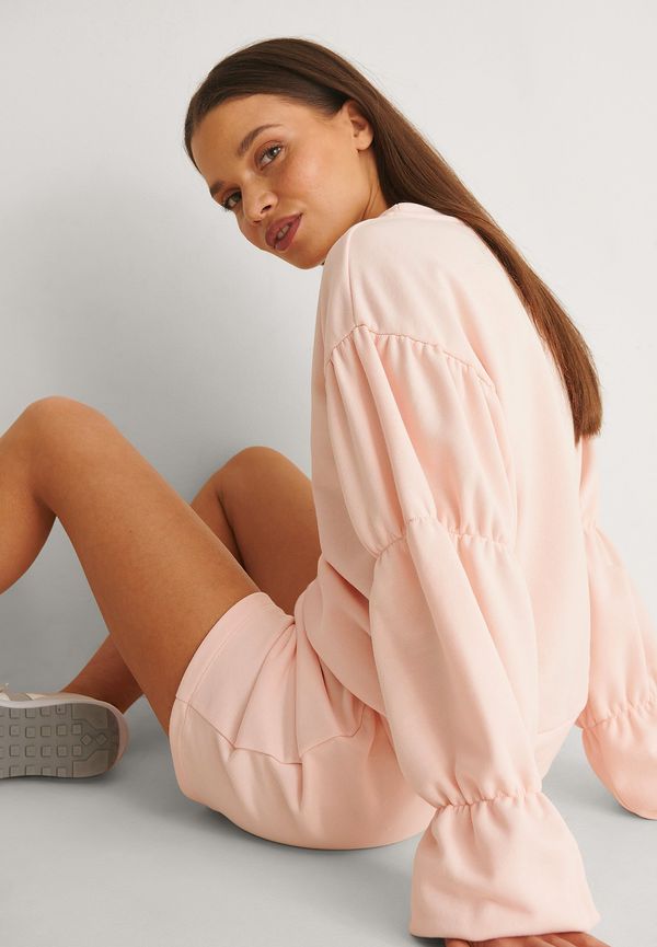 NA-KD Reborn Ekologisk tröja med detaljer på ärmen - Pink