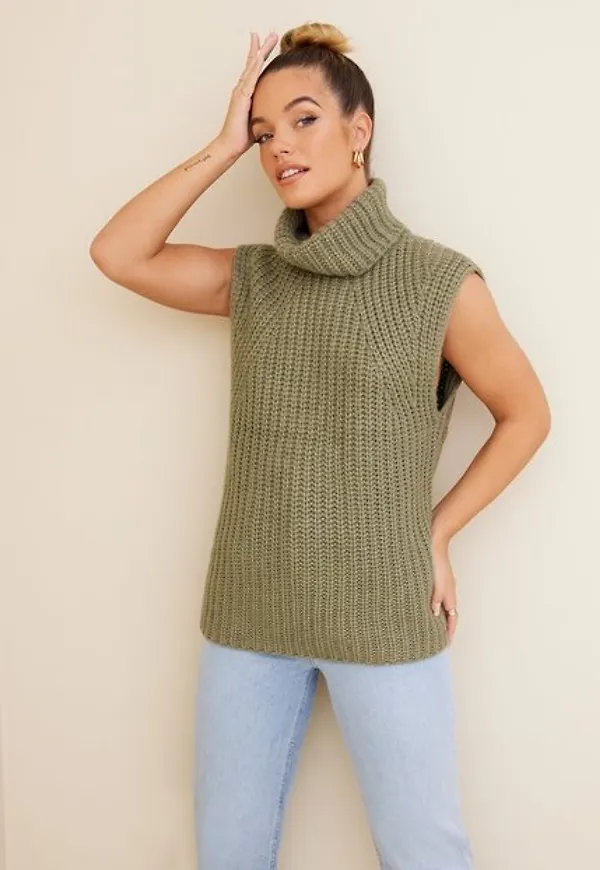 Y.A.S Yasflip High Neck Knit Vest Stickade västar