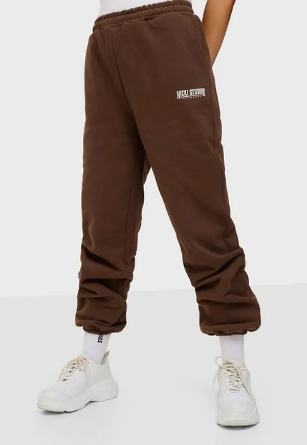 Nicki Studios Exclusive Logo Collage Pants Mjukisbyxor